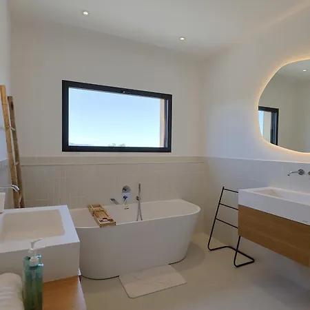 Paola - Piscine Chauffee, Nature & Calme Villa