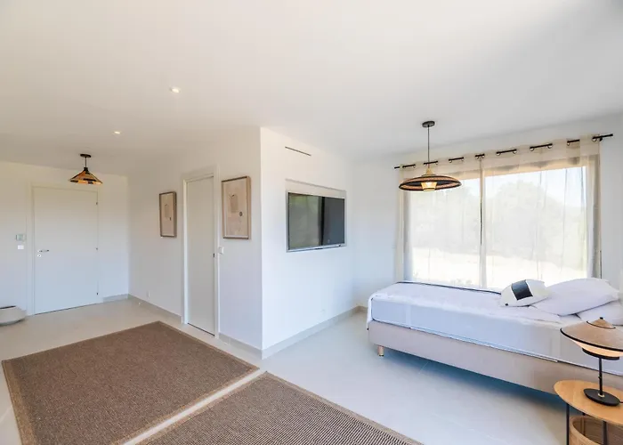 Paola Pianottoli-Caldarello (Corsica)